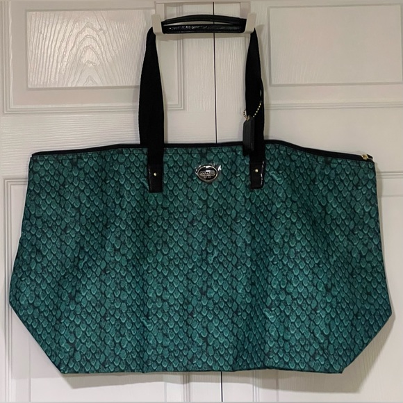 Coach Limited Edition Emerald Green Scale Pattern Large Tote W/ Removable Pouch